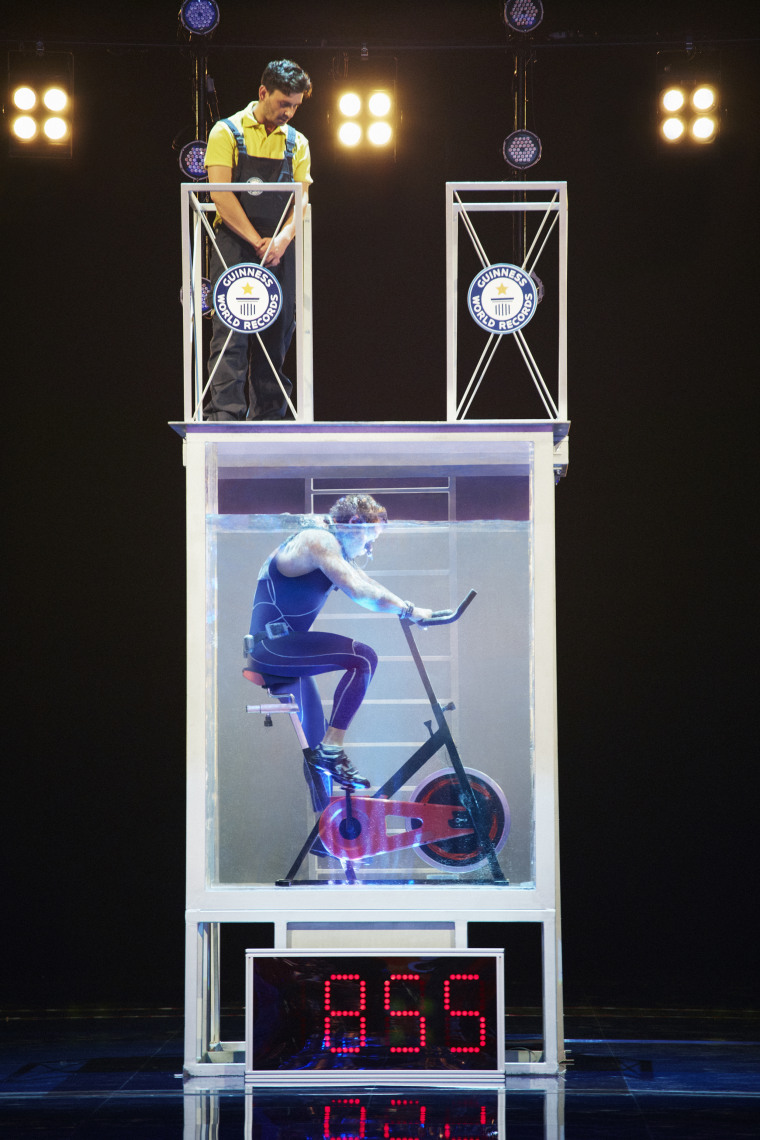 Homar Leuci - Farthest distance cycling underwater static bike
Photo Credit: Paul Michael Huighes/Guinness World Records
Guinness World Records 2015